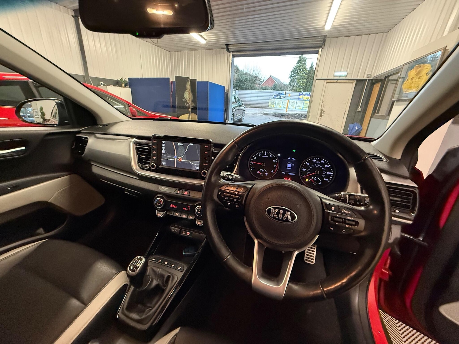 Used Kia Stonic 2018 for sale - 77215907: Photo 4