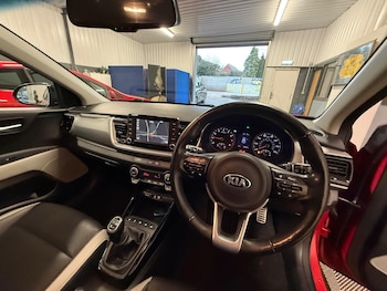 Used Kia Stonic 2018 for sale - 77215907: Photo
