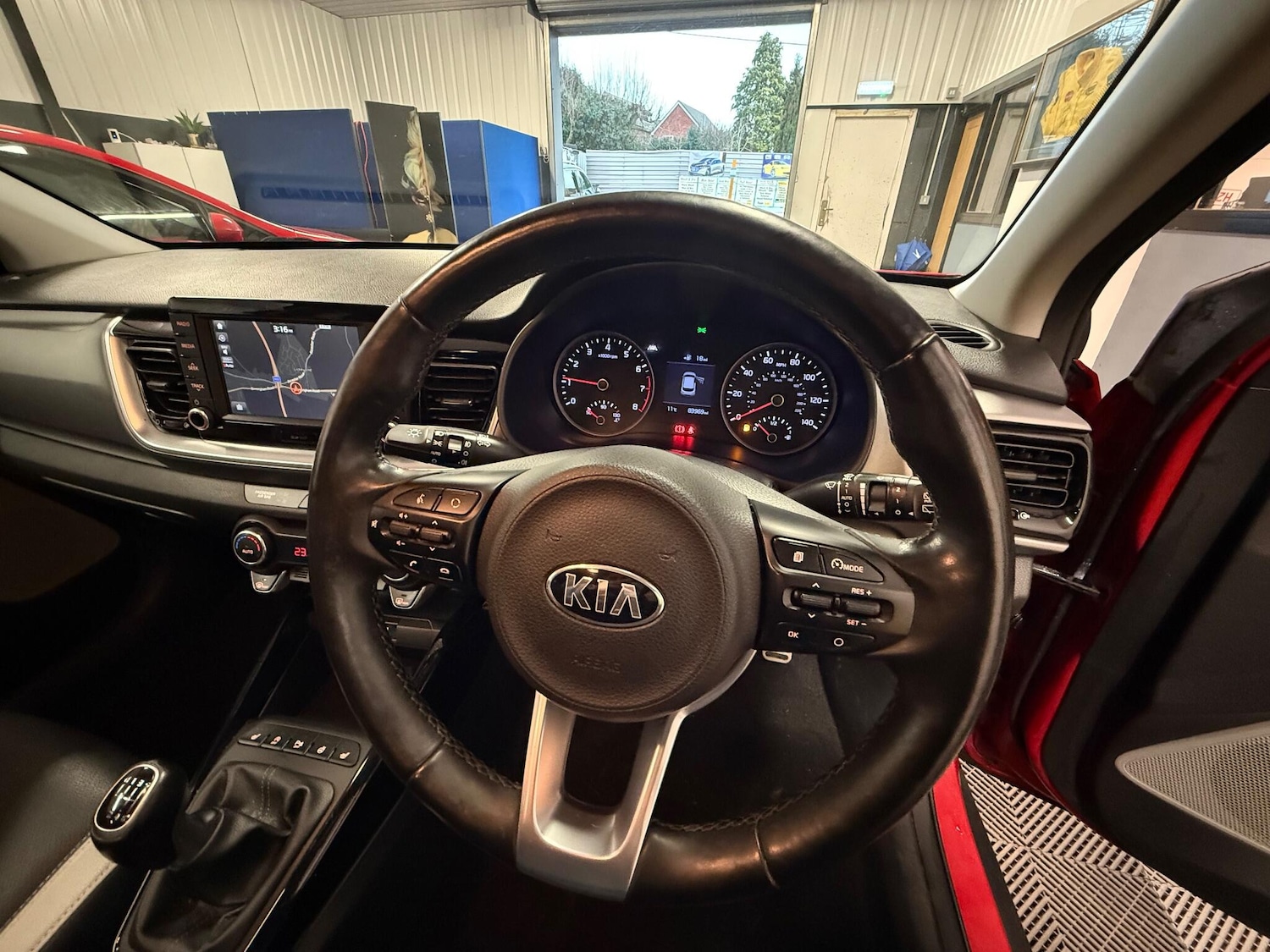 Used Kia Stonic 2018 for sale - 77215907: Photo 5