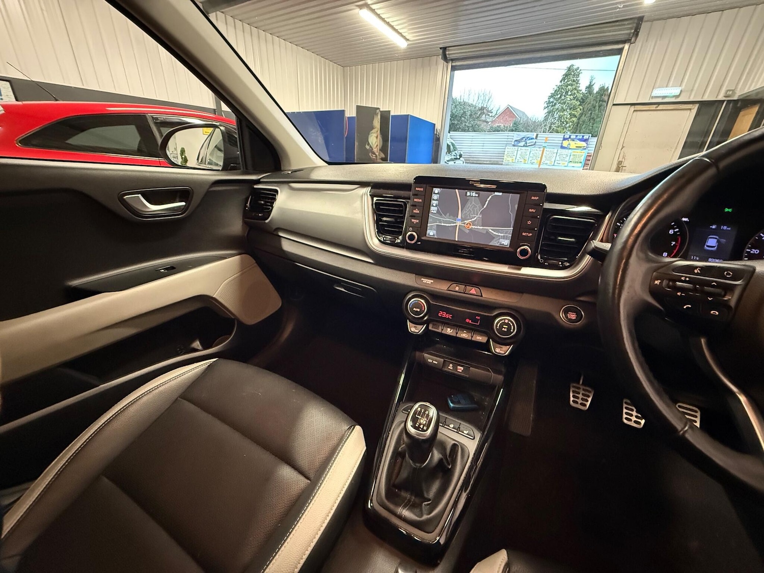 Used Kia Stonic 2018 for sale - 77215907: Photo 9