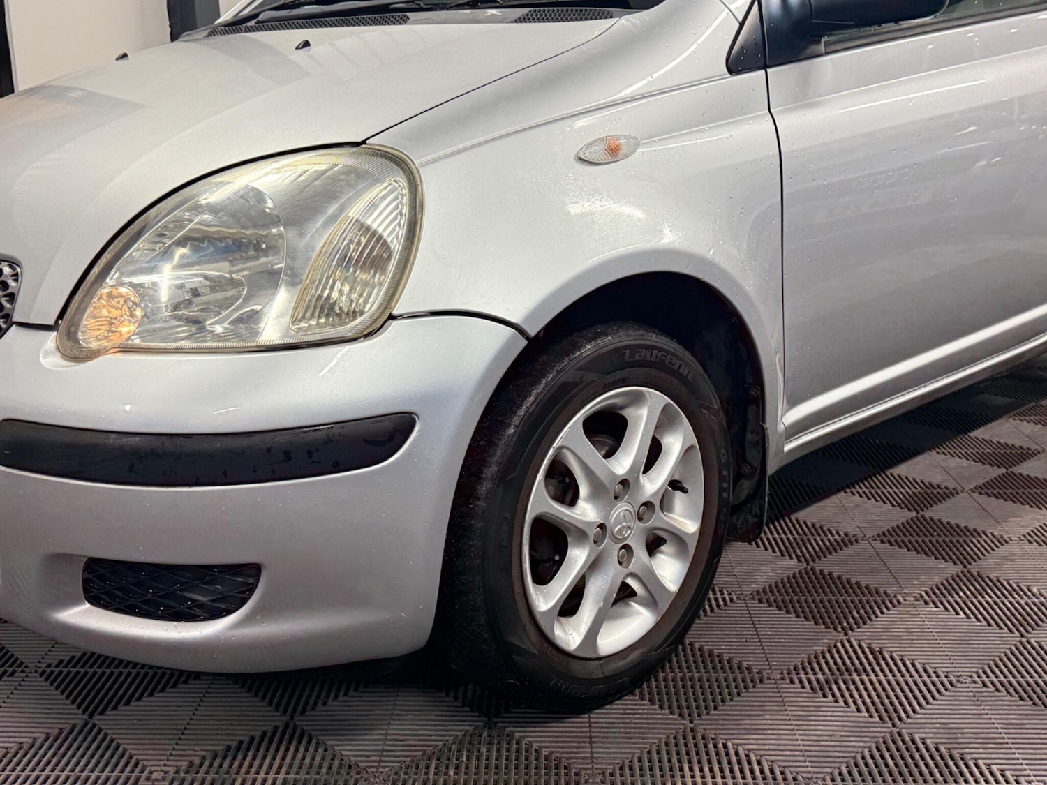 Used Toyota Yaris 2004 for sale - 76752404: Photo 11