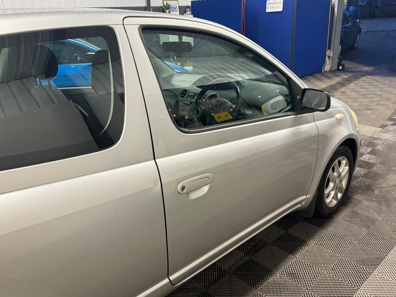 Used Toyota Yaris 2004 for sale - 76752404: Photo 15