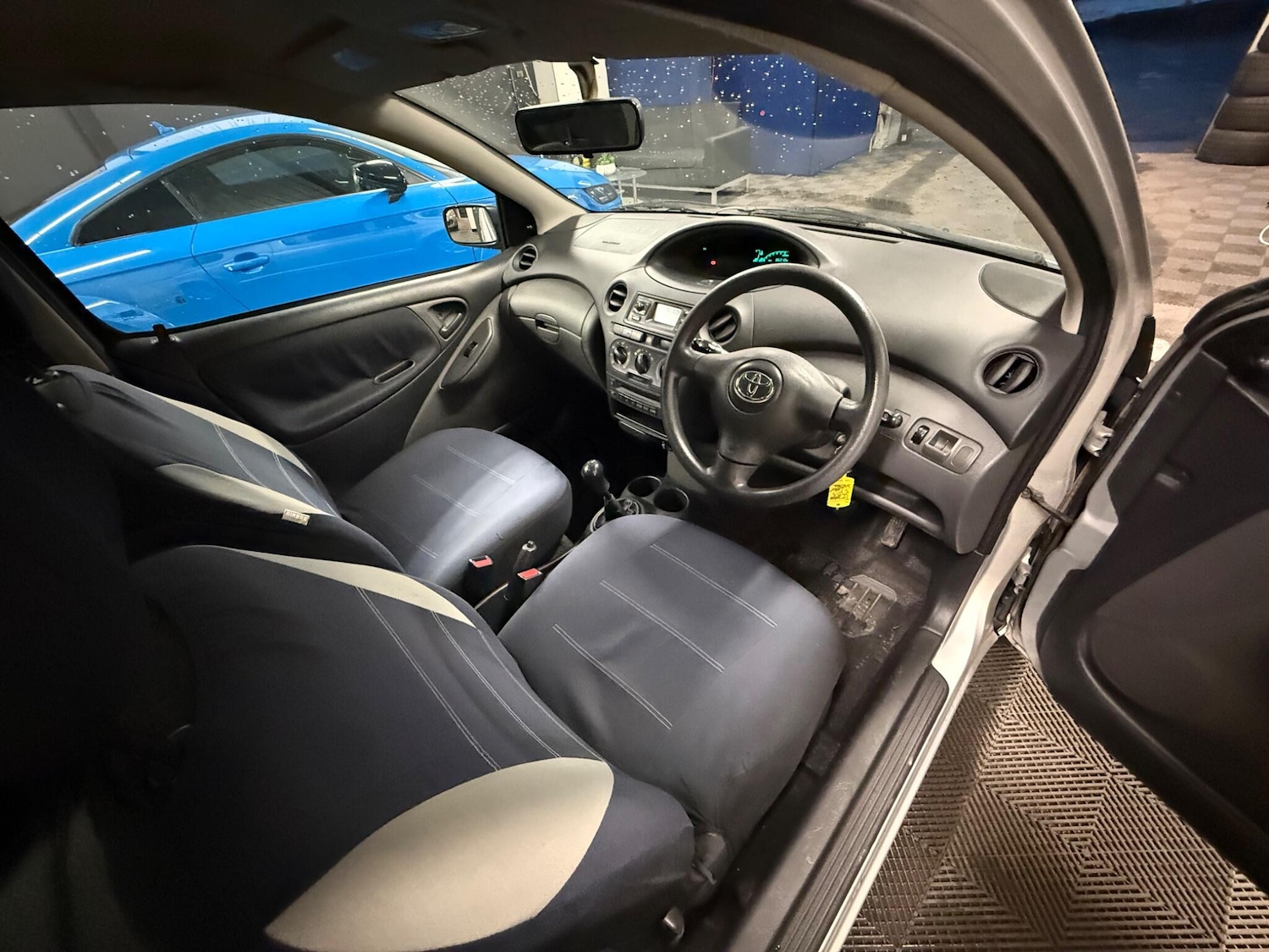 Used Toyota Yaris 2004 for sale - 76752404: Photo 16