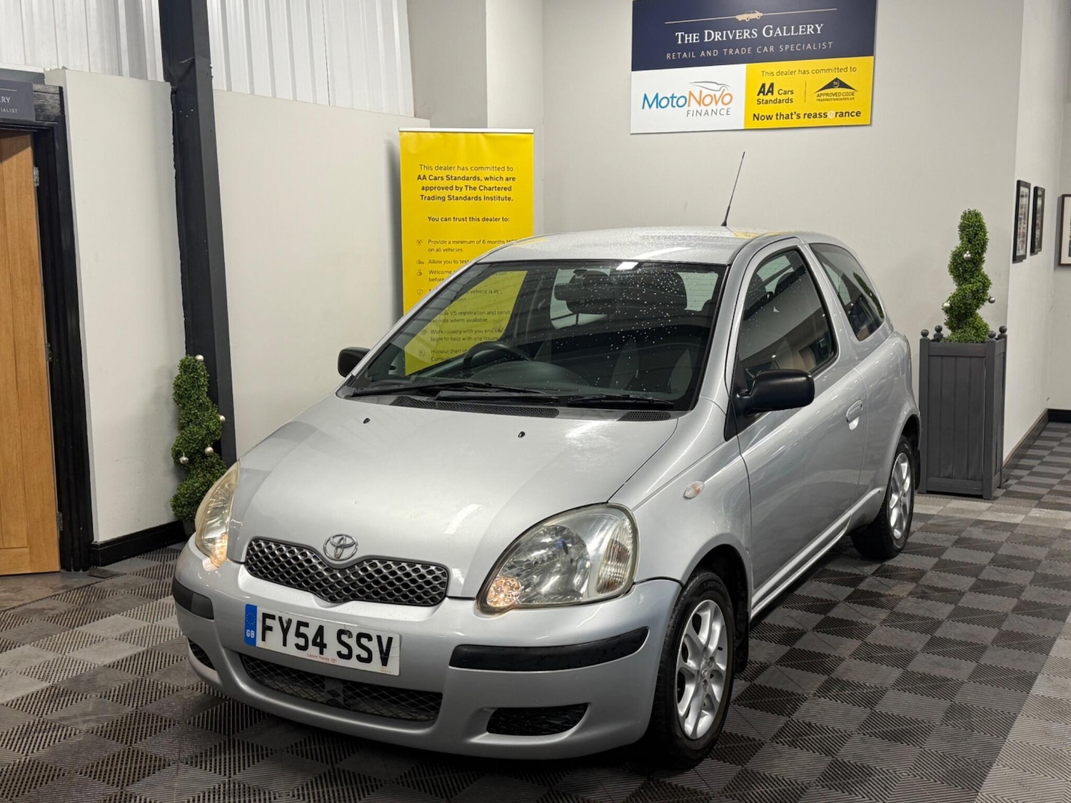 Used Toyota Yaris 2004 for sale - 76752404: Photo 2