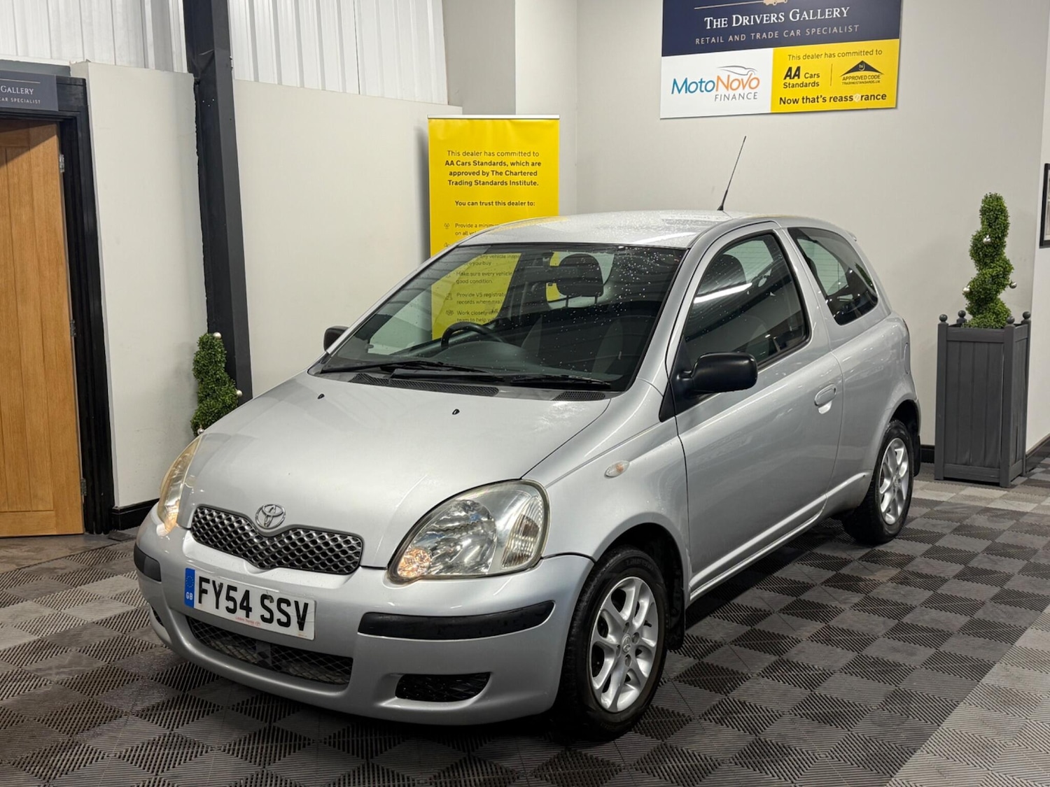Used Toyota Yaris 2004 for sale - 76752404: Photo 3
