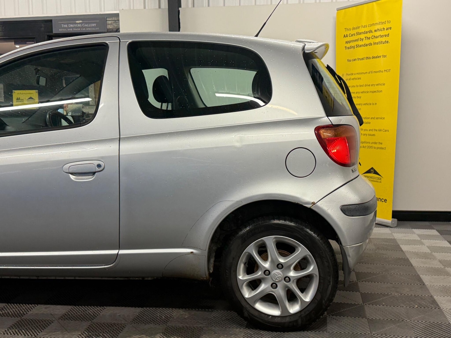 Used Toyota Yaris 2004 for sale - 76752404: Photo 9