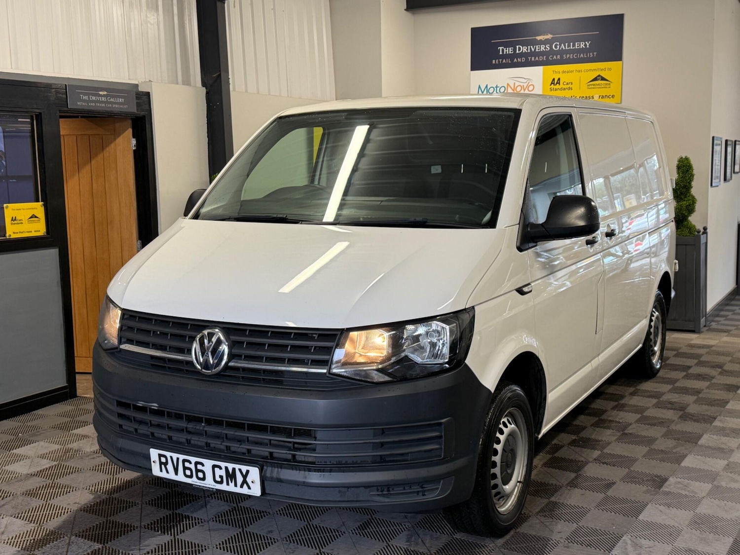 Used Volkswagen Transporter for sale - 78047551: Photo 2