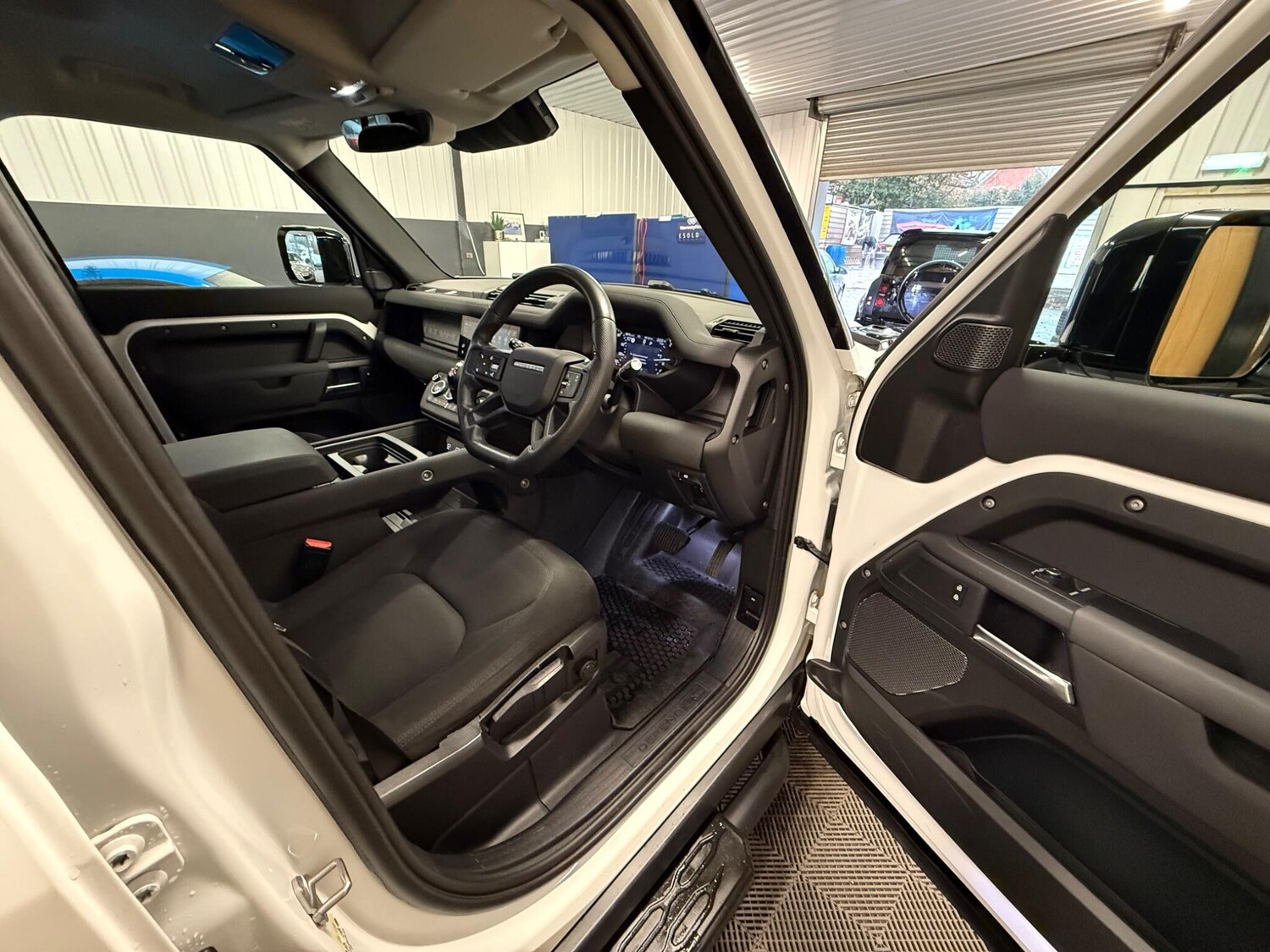 Used Land Rover Defender 110 for sale - 77573989: Photo 18