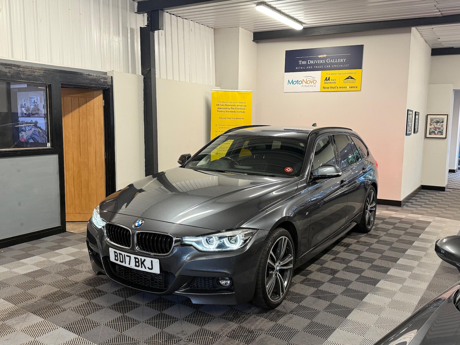 Used BMW 3 Series 2017 for sale - 76282699: Photo 1