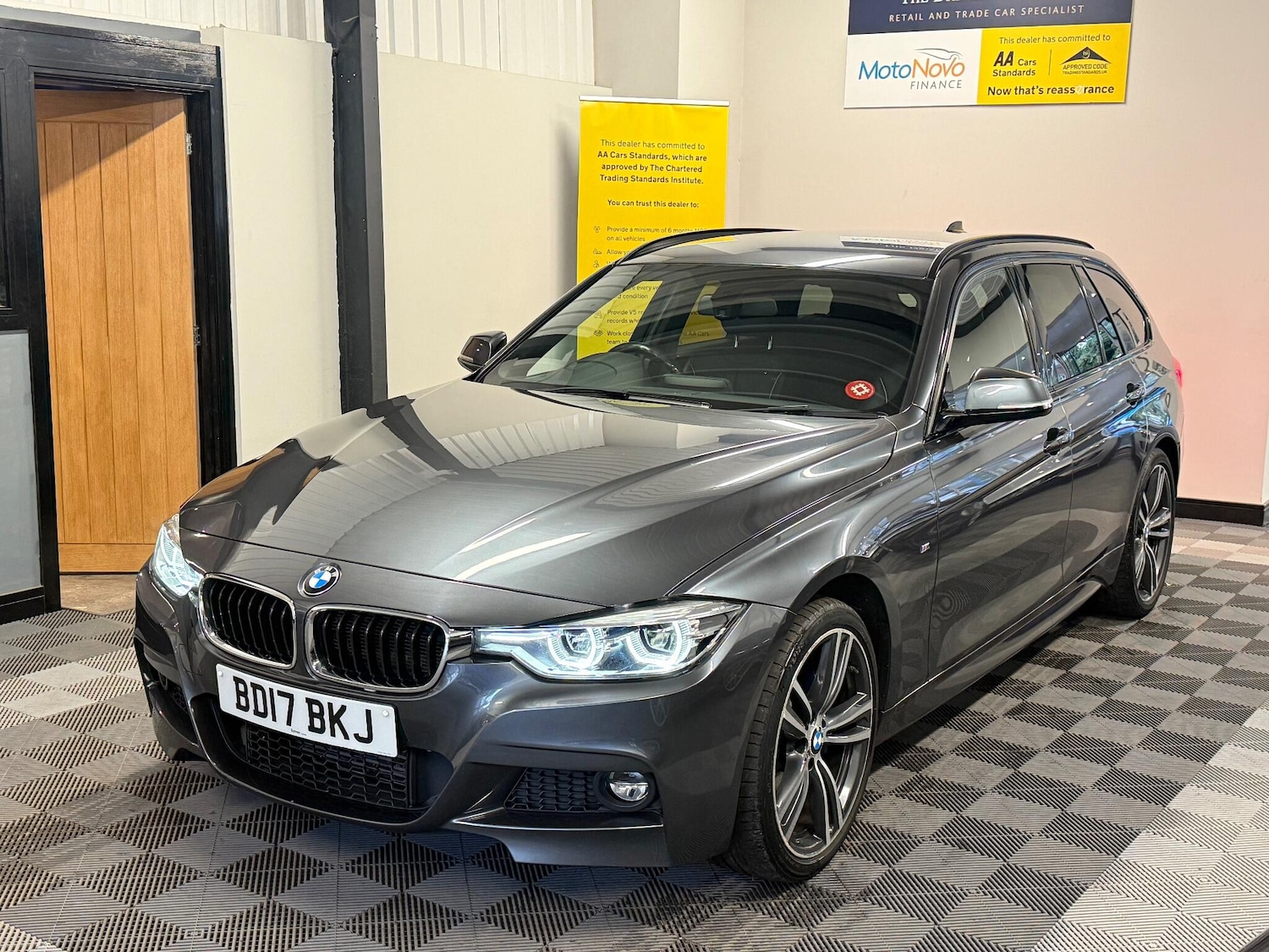 Used BMW 3 Series 2017 for sale - 76282699: Photo 2