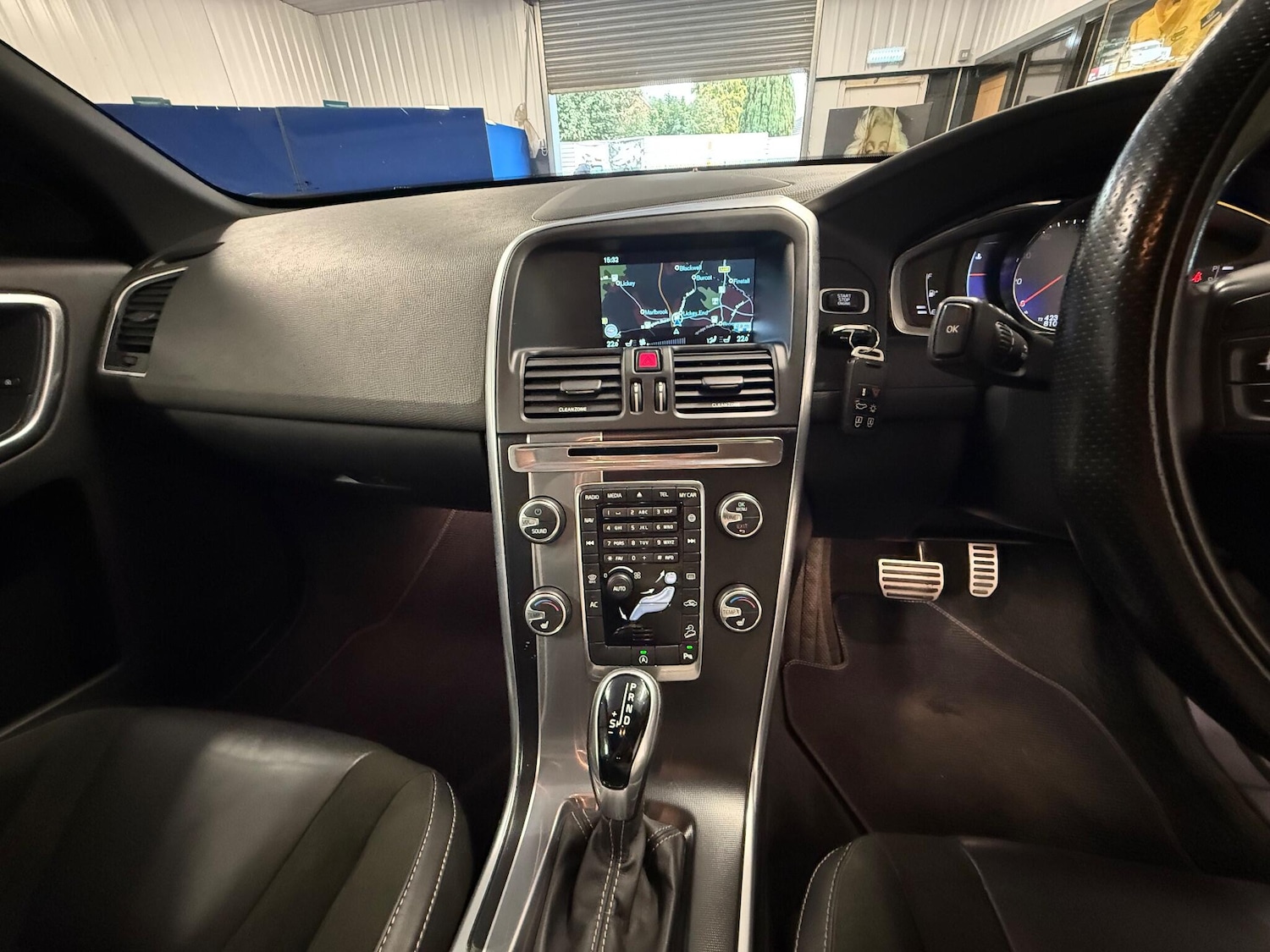 Used Volvo XC60 2017 for sale - 76042188: Photo 11