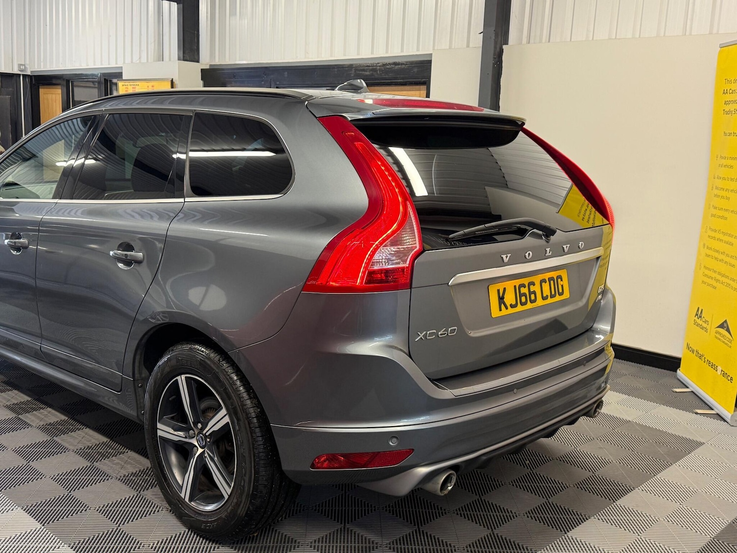 Used Volvo XC60 2017 for sale - 76042188: Photo 20