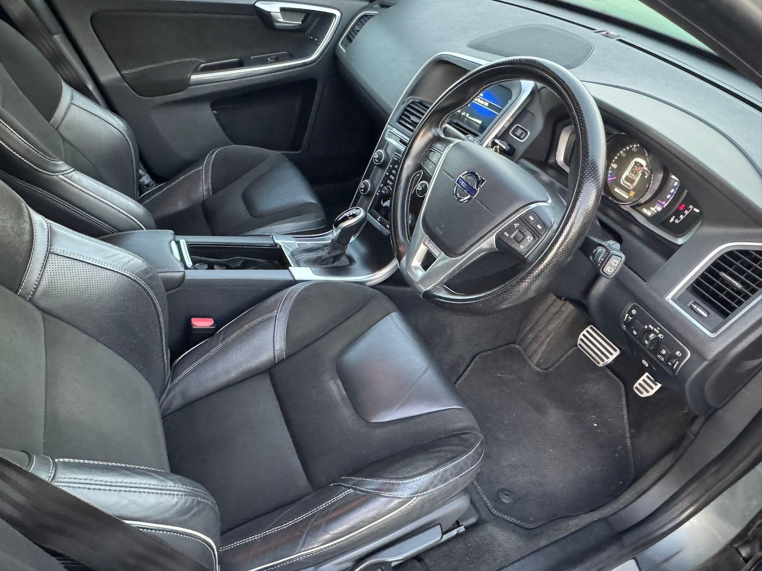 Used Volvo XC60 2017 for sale - 76042188: Photo 3