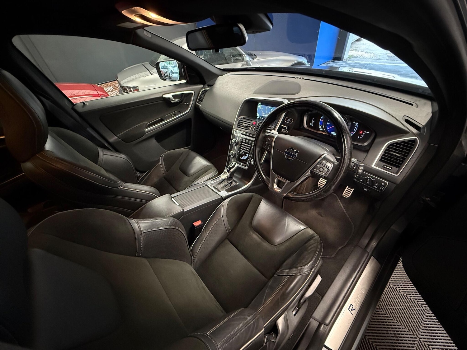 Used Volvo XC60 2017 for sale - 76042188: Photo 4