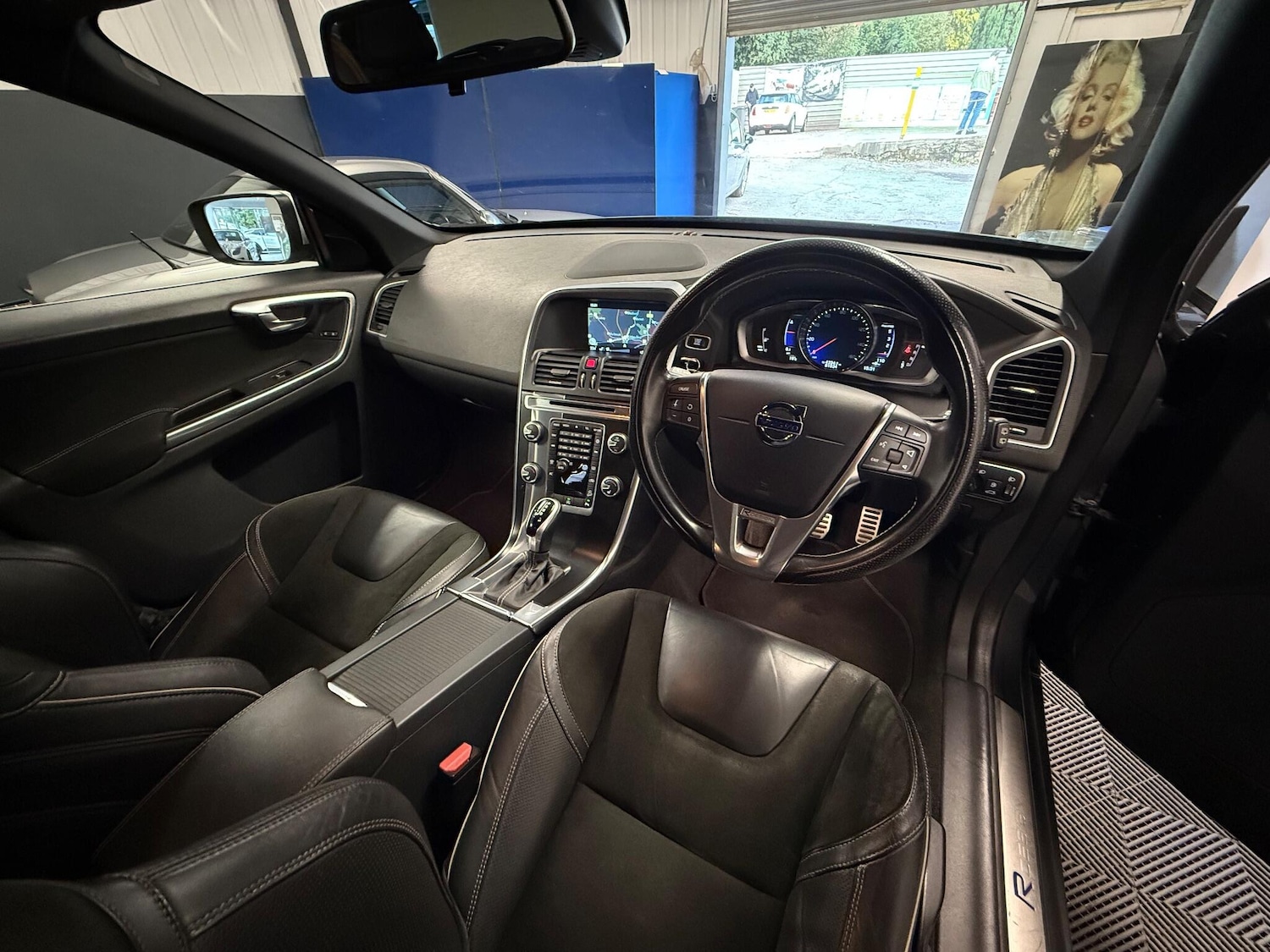 Used Volvo XC60 2017 for sale - 76042188: Photo 5