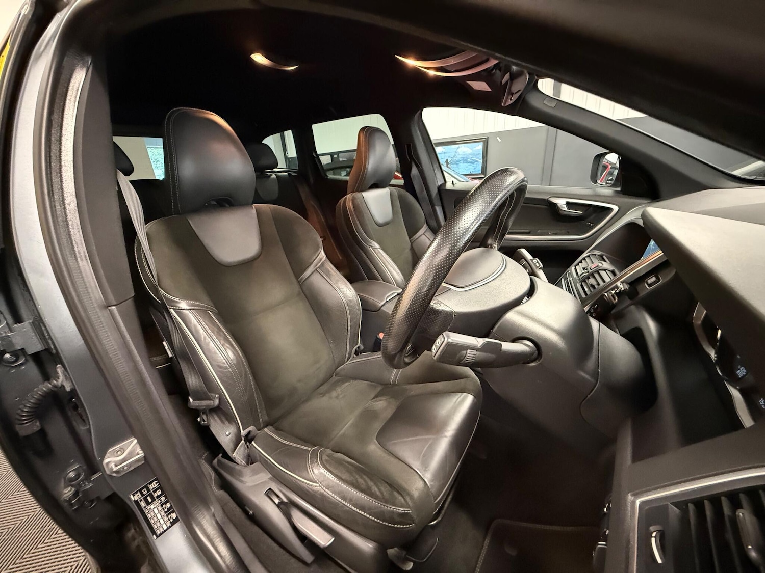 Used Volvo XC60 2017 for sale - 76042188: Photo 6