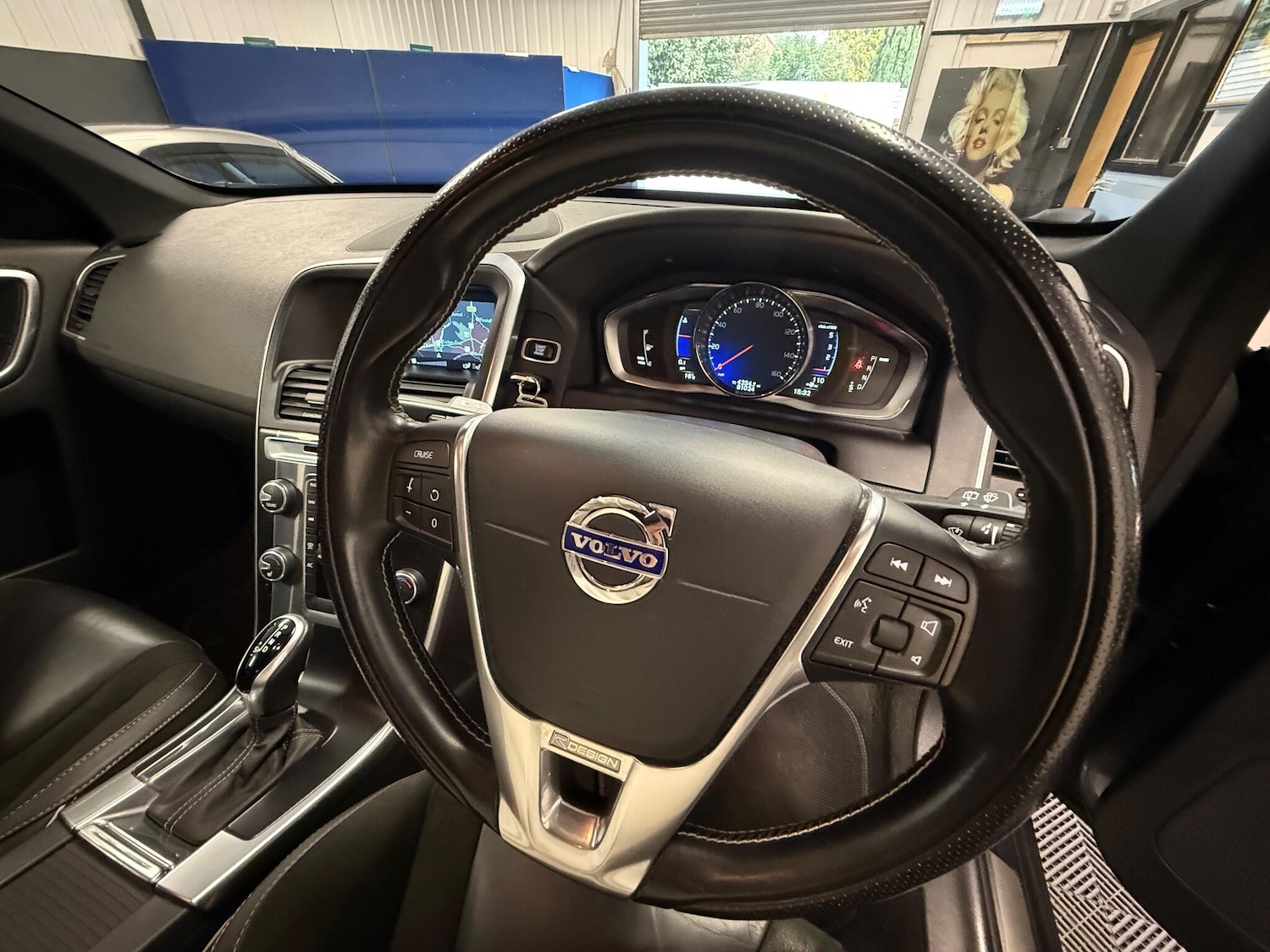 Used Volvo XC60 2017 for sale - 76042188: Photo 8