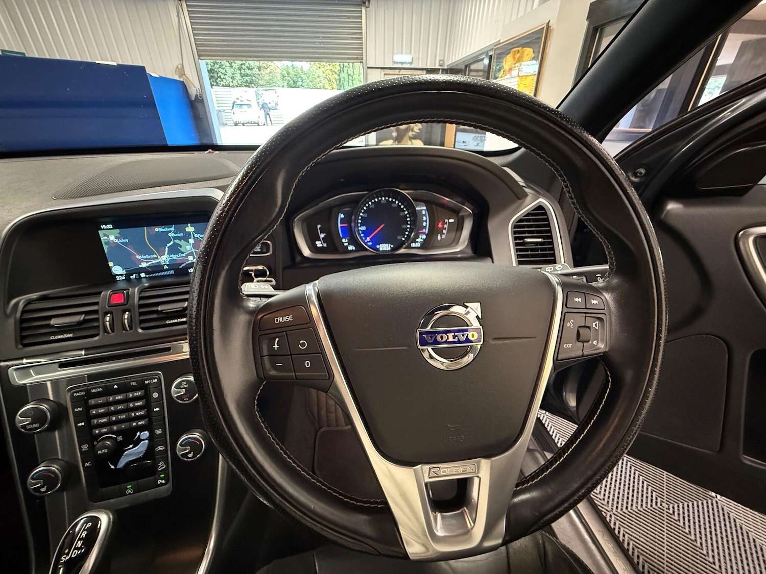 Used Volvo XC60 2017 for sale - 76042188: Photo 9