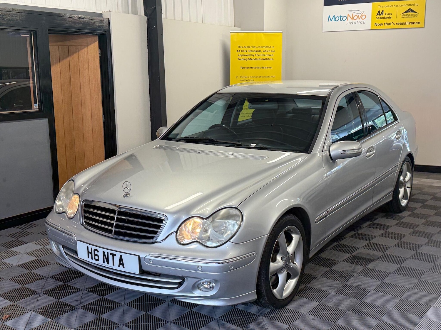 Used Mercedes-Benz C Class 2004 for sale - 76441022: Photo 2