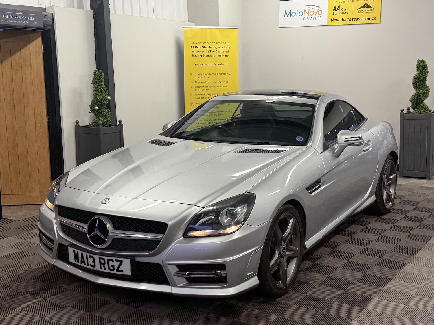 Used Mercedes-Benz SLK 2013 for sale - 77387316: Photo 2