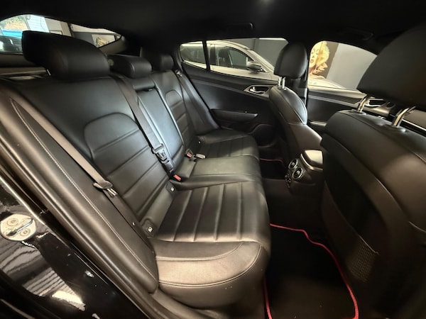 Used Kia Stinger 2018 for sale - 75729081: Photo 12