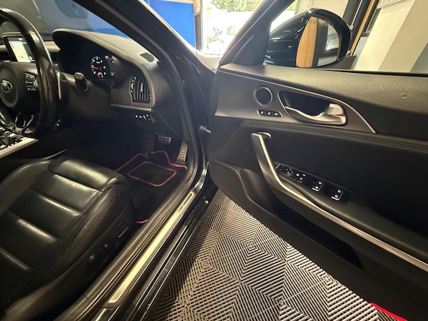 Used Kia Stinger 2018 for sale - 75729081: Photo 13