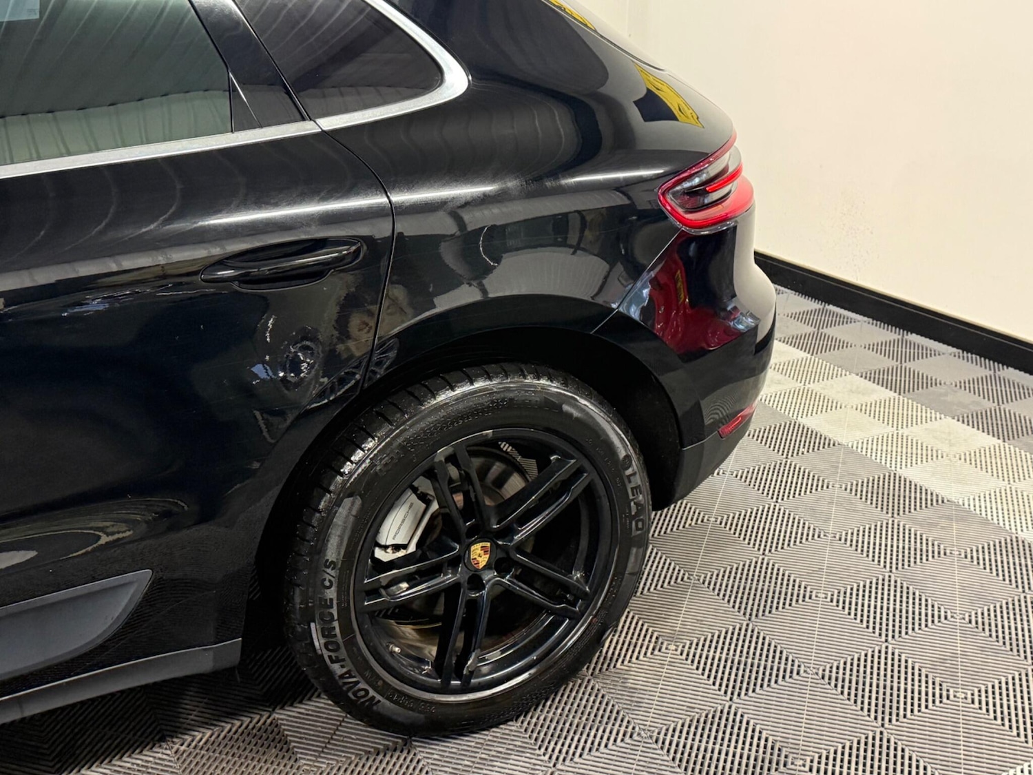 Used Porsche Macan 2018 for sale - 76549522: Photo 13