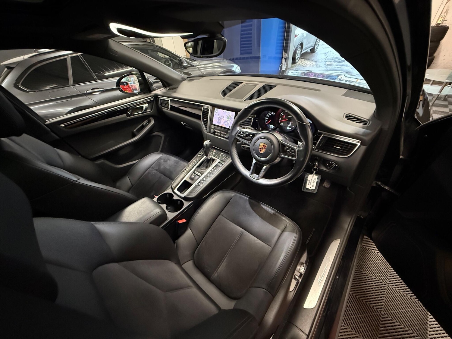 Used Porsche Macan 2018 for sale - 76549522: Photo 17