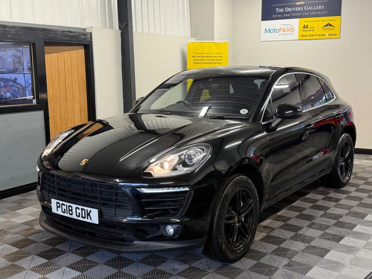 Used Porsche Macan 2018 for sale - 76549522: Photo 3