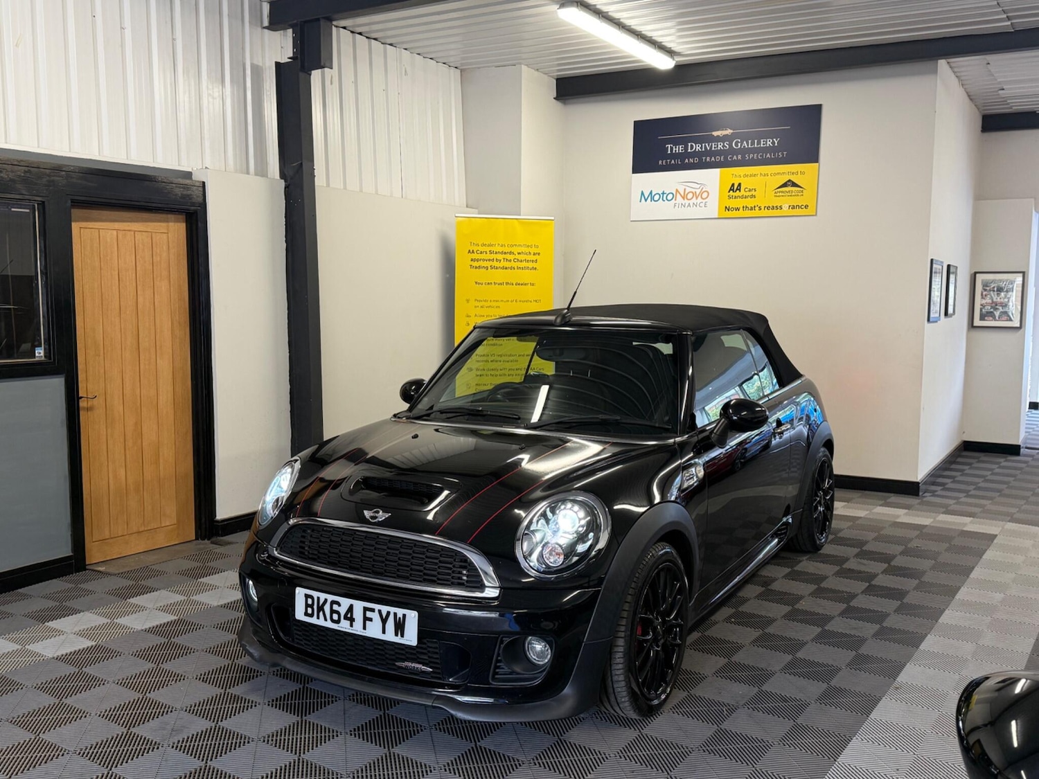 Used MINI Convertible 2014 for sale - 76166625: Photo 1
