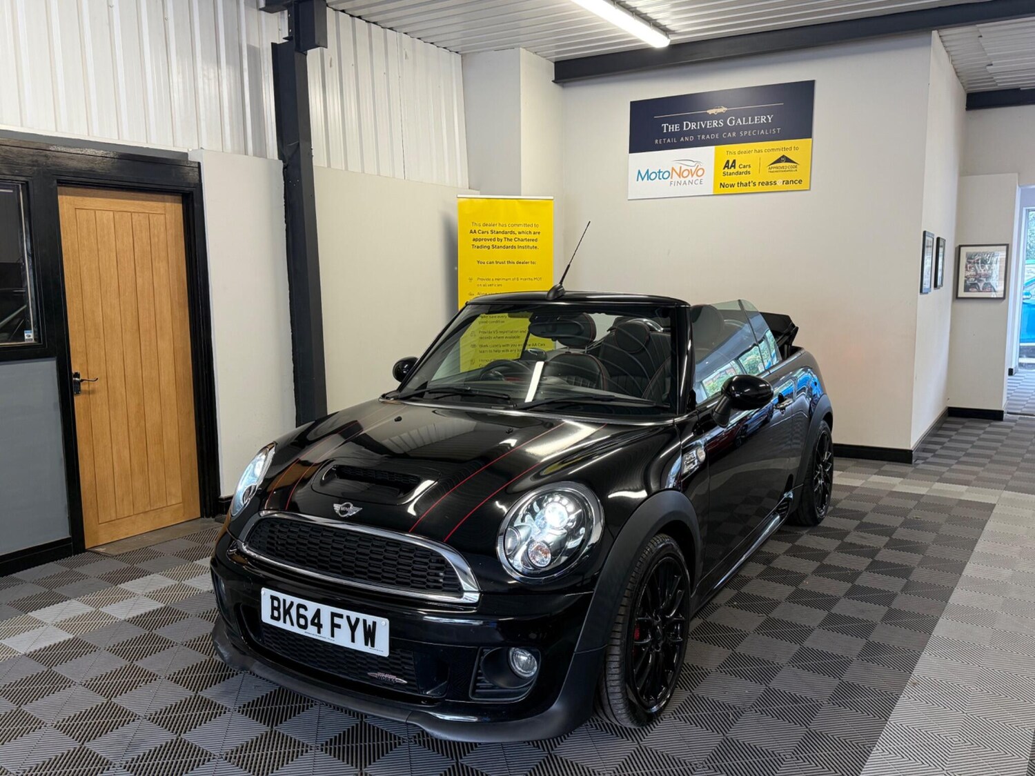 Used MINI Convertible 2014 for sale - 76166625: Photo 16
