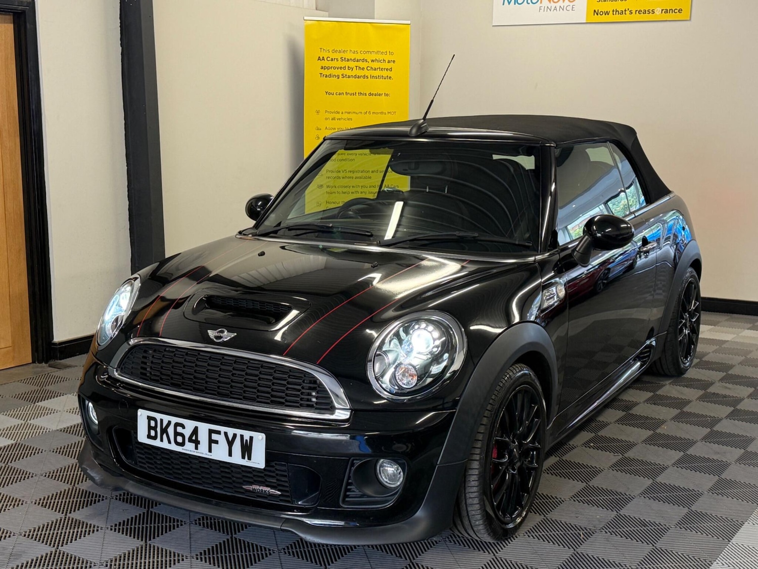 Used MINI Convertible 2014 for sale - 76166625: Photo 2
