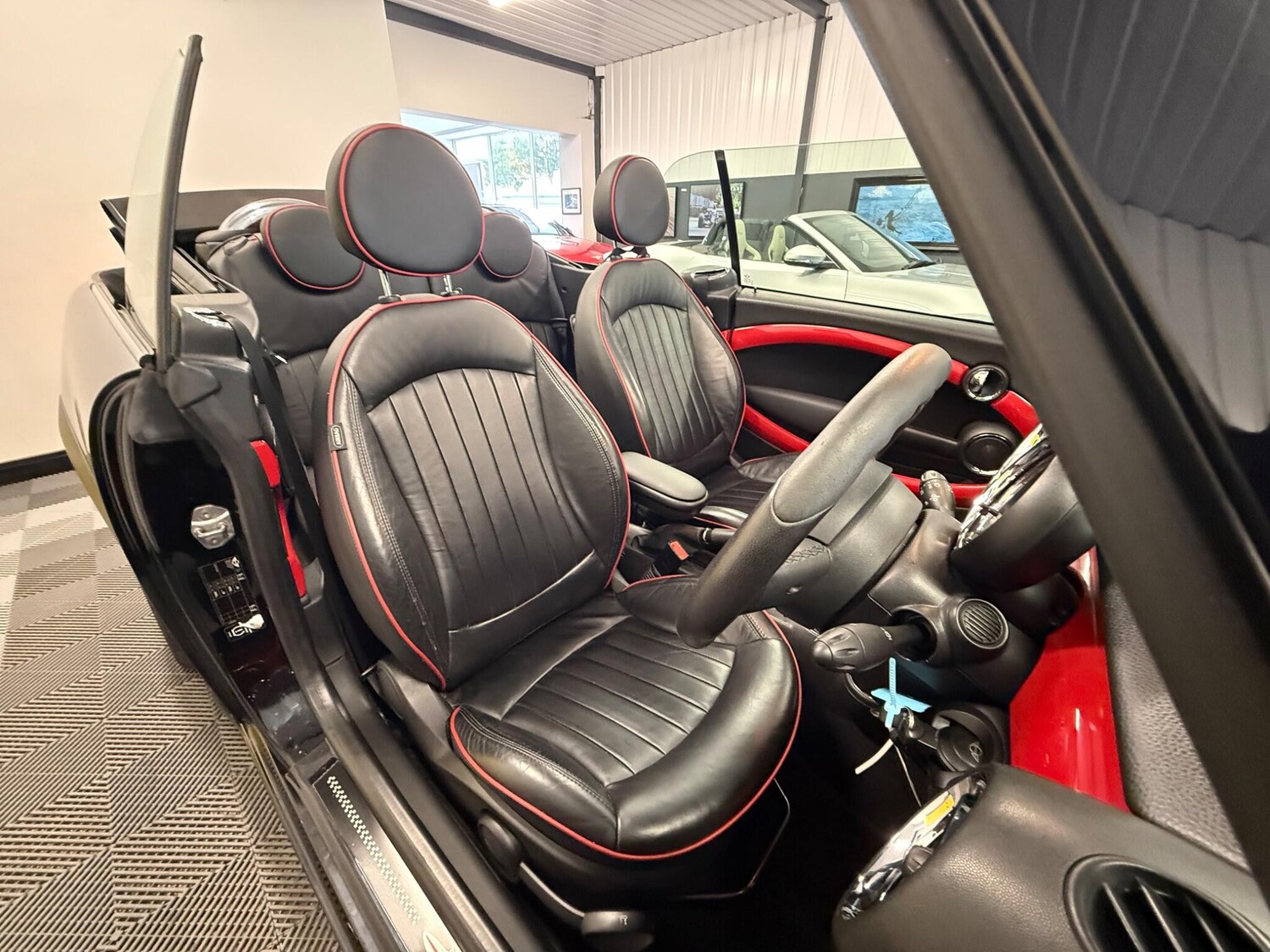 Used MINI Convertible 2014 for sale - 76166625: Photo 26