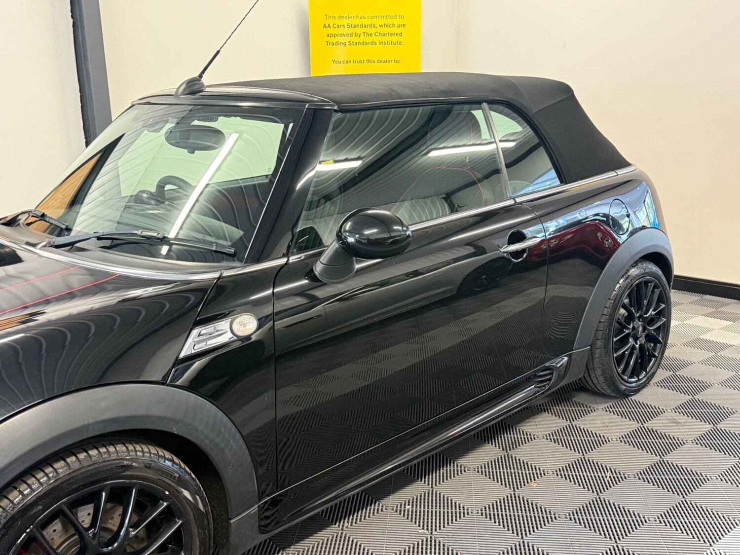 Used MINI Convertible 2014 for sale - 76166625: Photo 5
