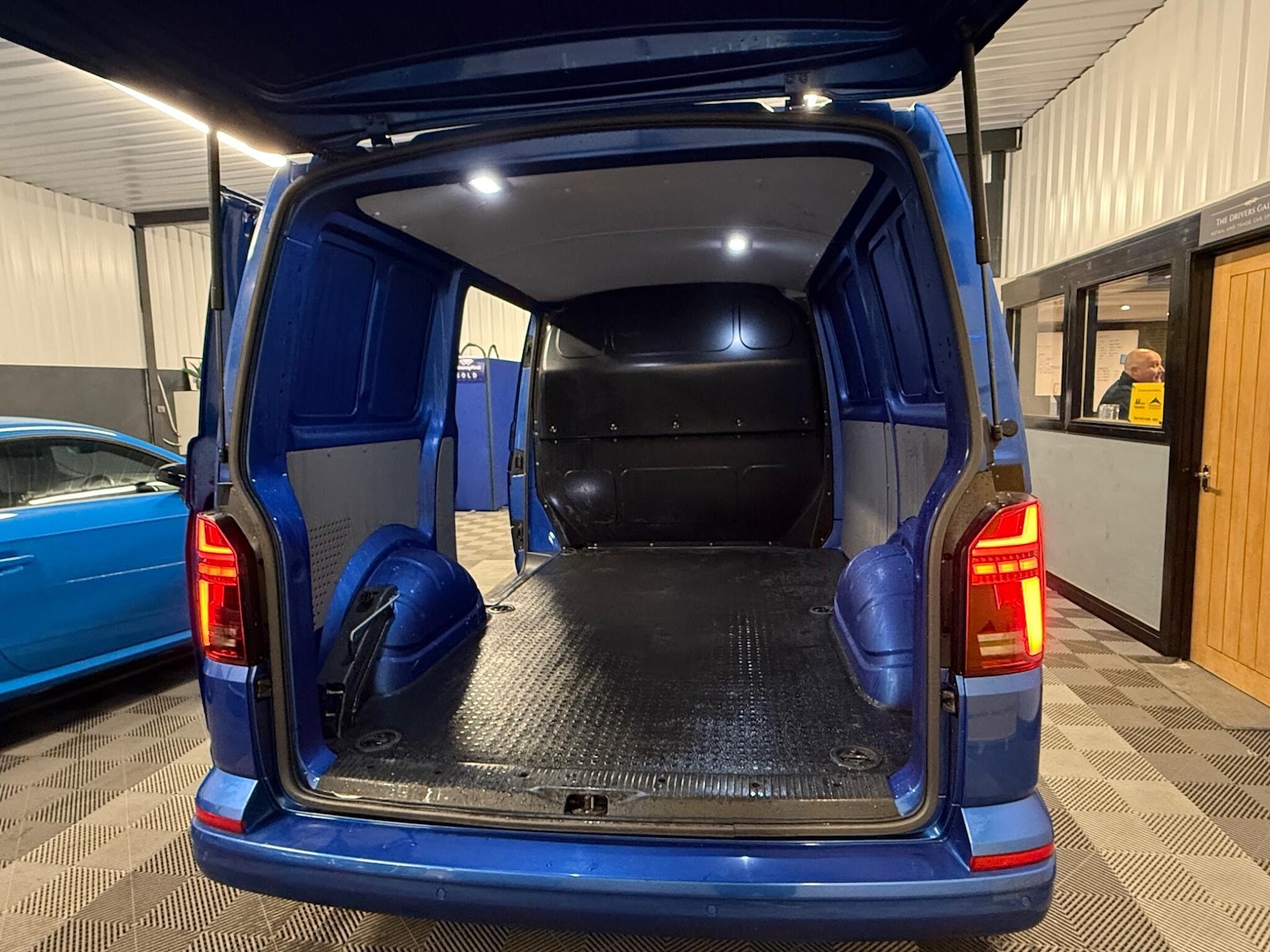 Used Volkswagen Transporter 2023 for sale - 76752514: Photo 31