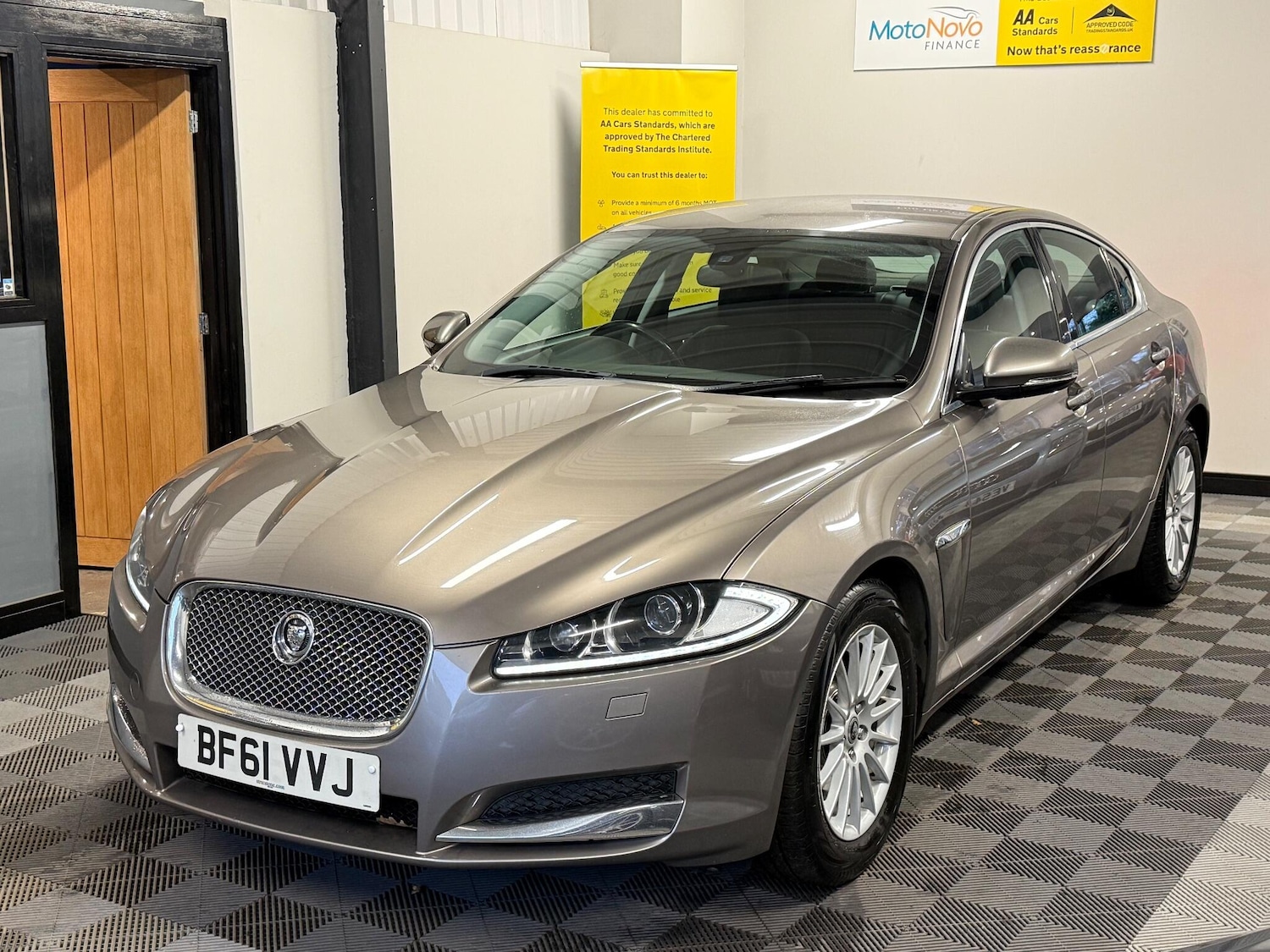 Used Jaguar XF for sale - 76592749: Photo 2