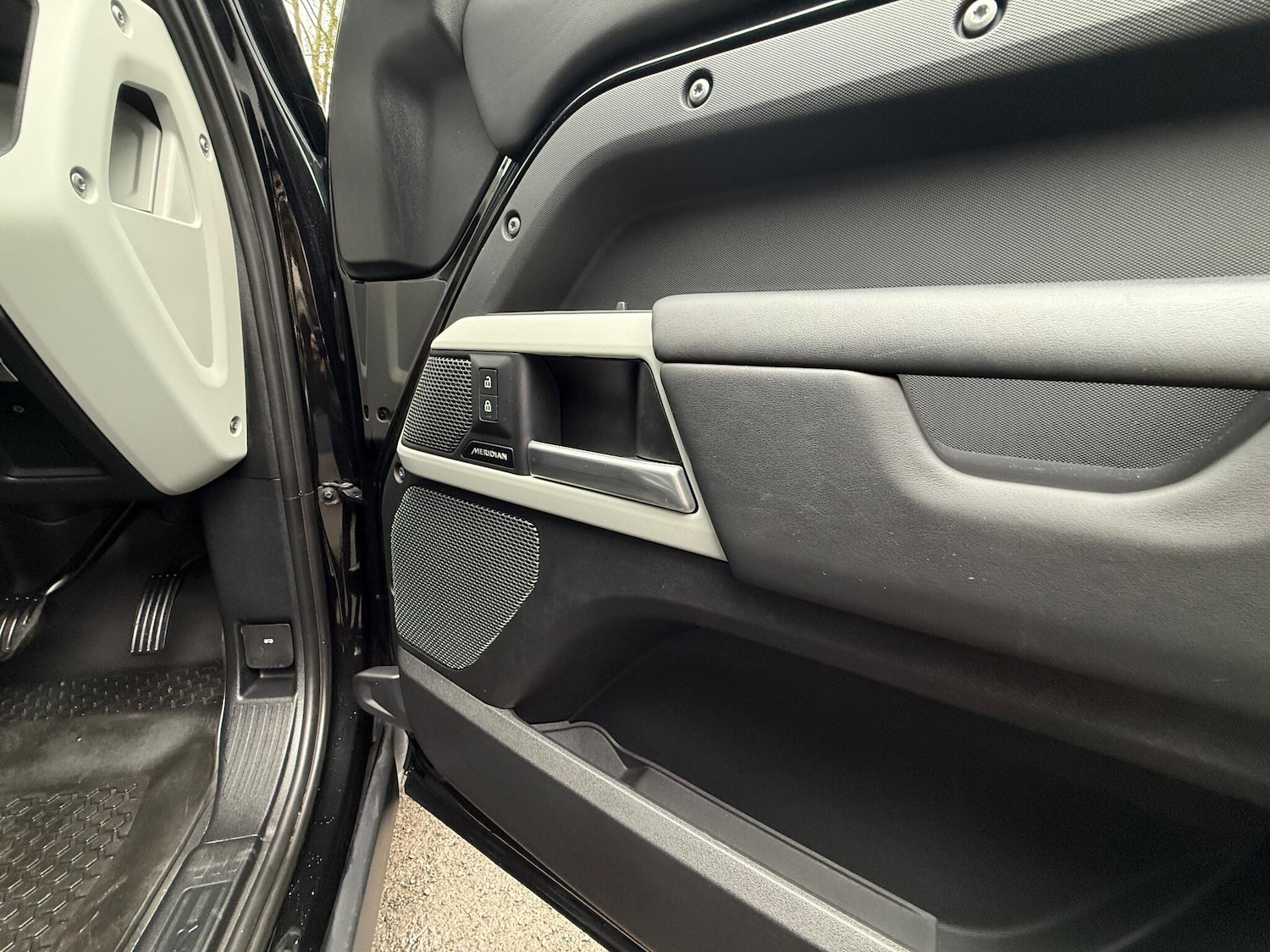 Used Land Rover Defender 110 2023 for sale - 77646438: Photo 11