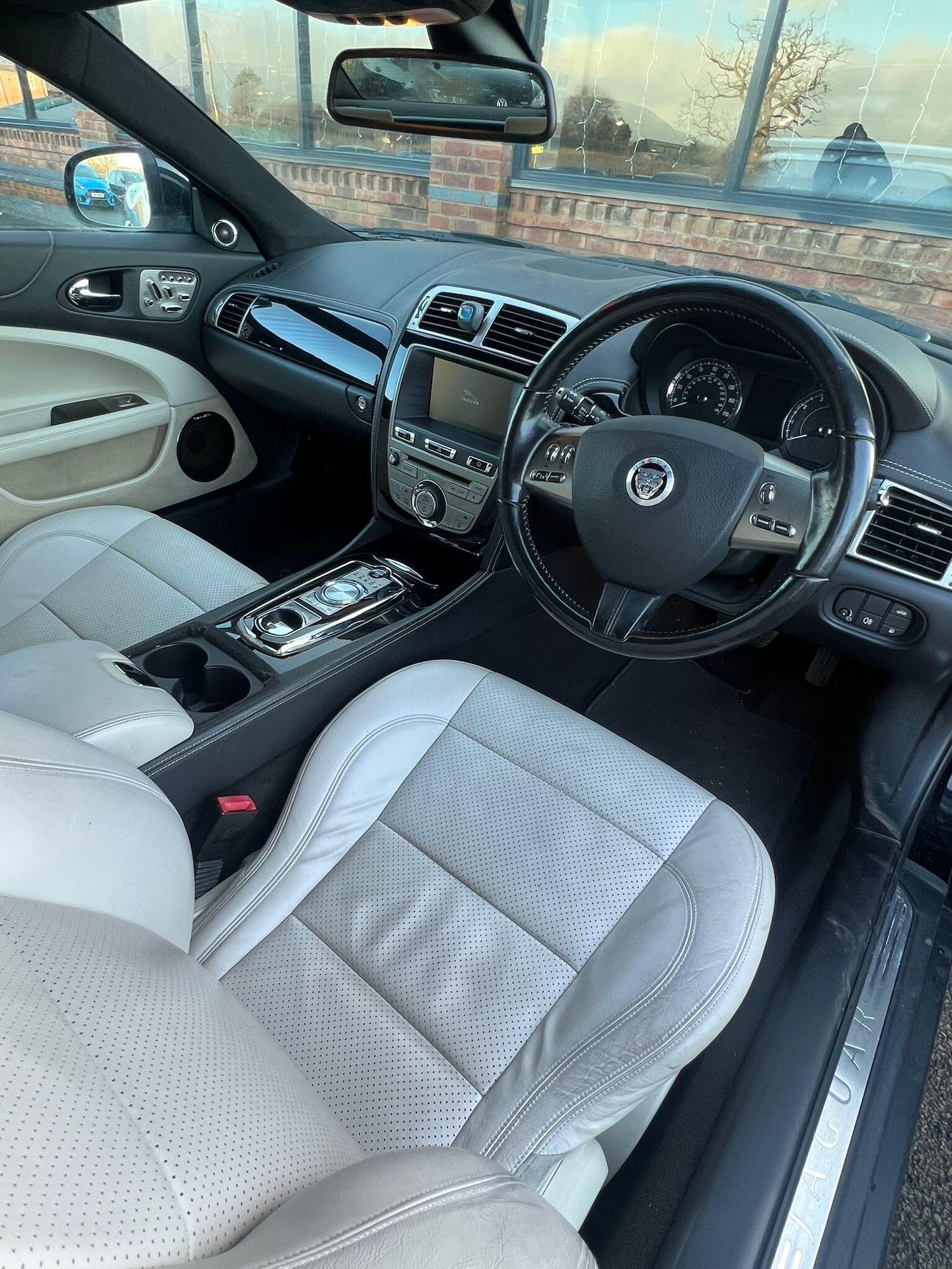 Used Jaguar XK 2011 for sale - 77040773: Photo 3