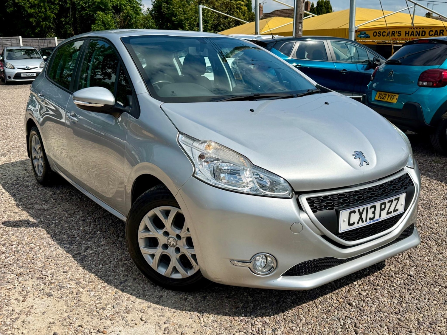 Used Peugeot 208 2013 for sale - 76646037: Photo 2
