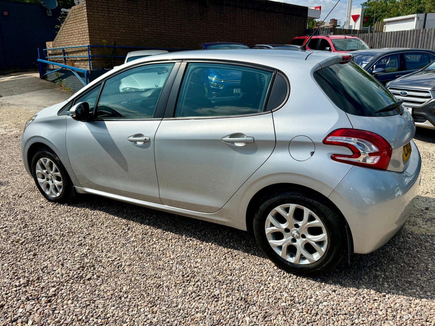 Used Peugeot 208 2013 for sale - 76646037: Photo 8