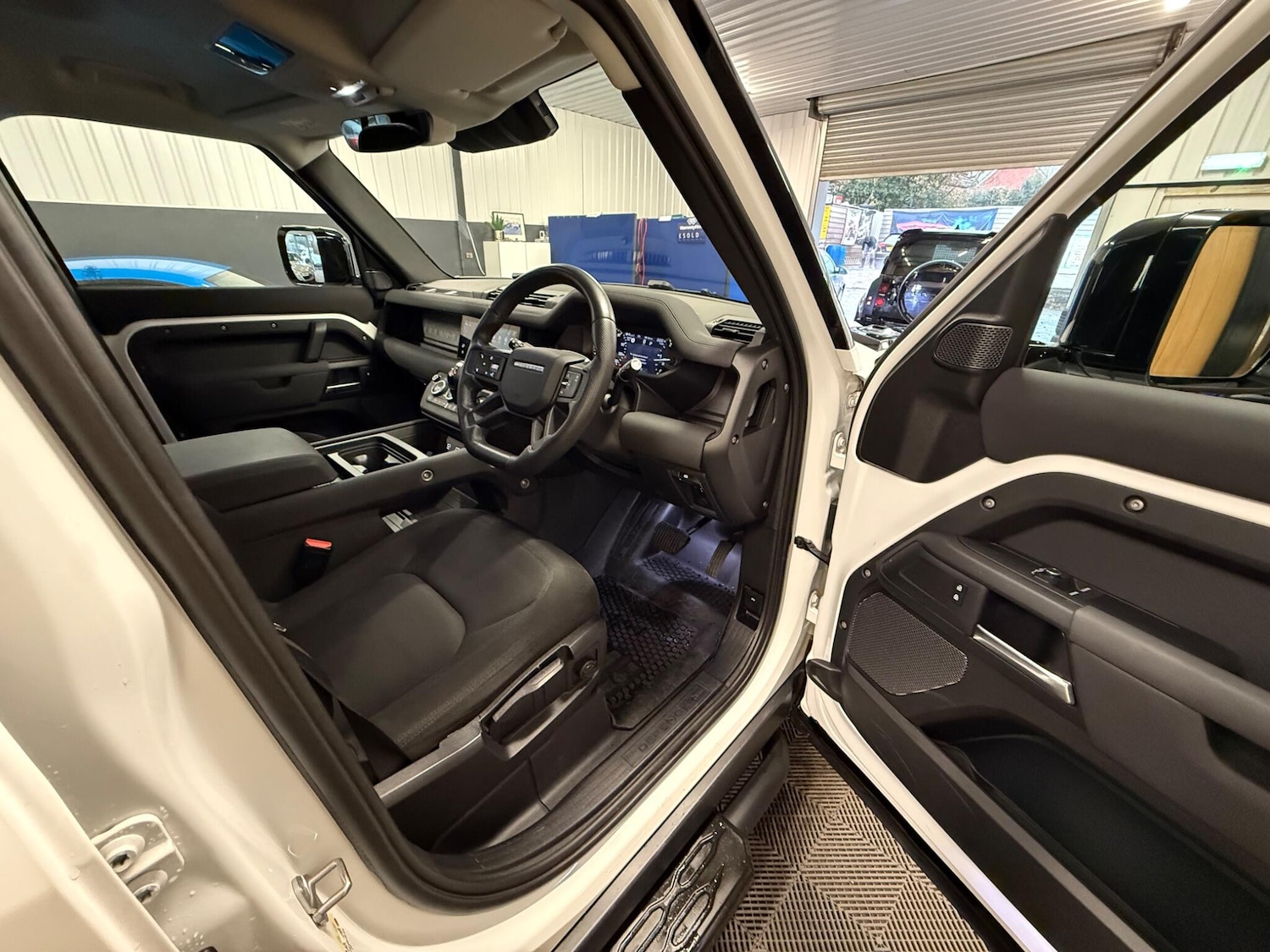 Used Land Rover Defender 110 2022 for sale - 76619938: Photo 18