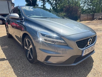 Used Volvo V40 2016 for sale - 76107296: Photo