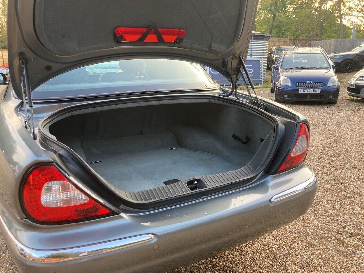 Used Jaguar XJ 2003 for sale - 76358105: Photo 16