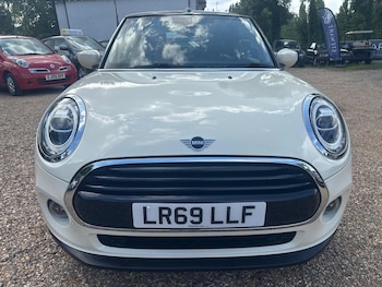 Used MINI Convertible 2019 for sale - 76107373: Photo