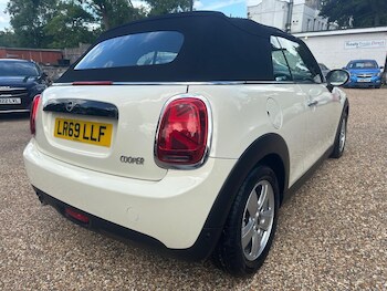 Used MINI Convertible 2019 for sale - 76107373: Photo