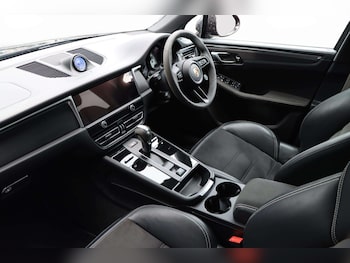 Used Porsche Macan 2023 for sale - 78857477: Photo