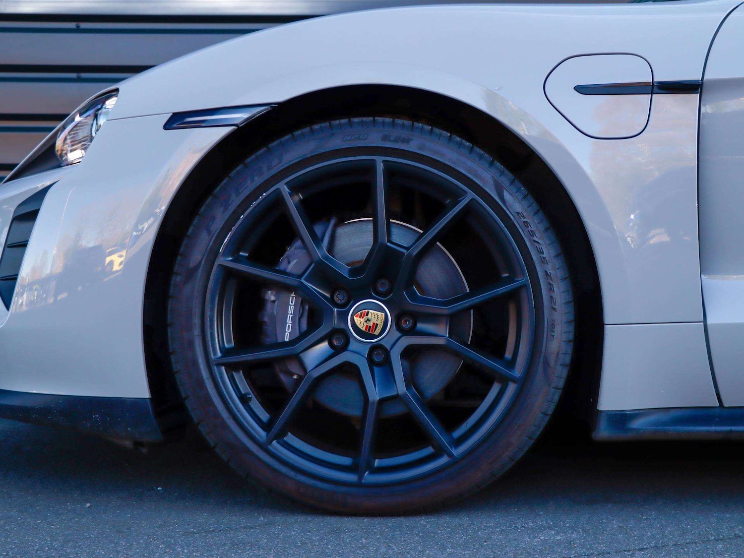 Used Porsche Taycan 2023 for sale - 78173845: Photo 4