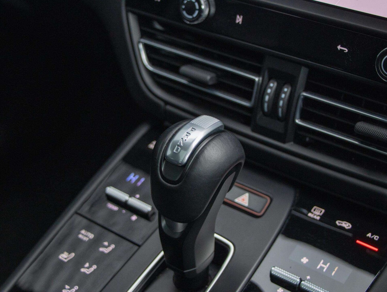 Used Porsche Macan 2023 for sale - 77628093: Photo 12