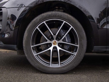 Used Porsche Macan 2023 for sale - 77628093: Photo