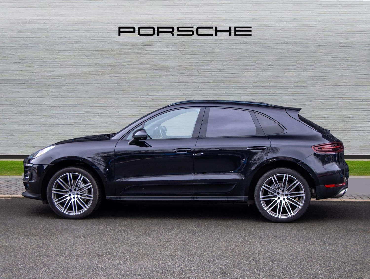 Used Porsche Macan 2018 for sale - 77429131: Photo 2